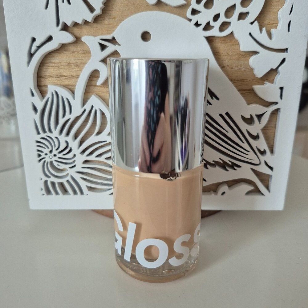 Glossier Stretch Fluid Foundation shade Light 4